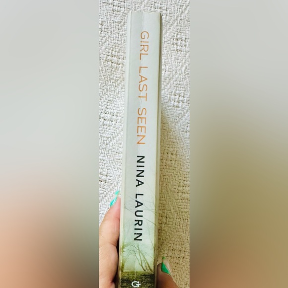 🔥4 for $20🔥📙💚Girl Last Seen by Nina Laurin💚📙 - Picture 3 of 7
